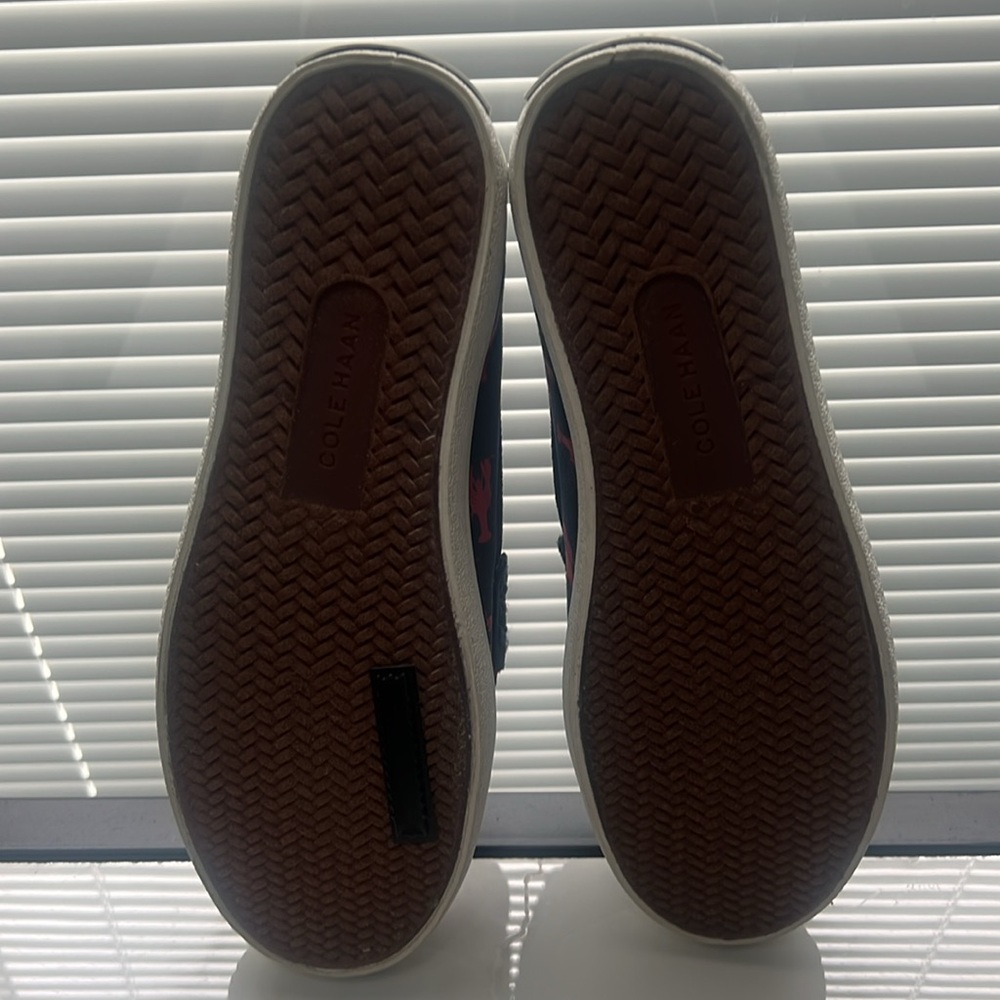 Cole Haan Navy and Red Lobster Print Loafers/Boat shoes
Size 4
New-Never worn - Picture 4 of 7